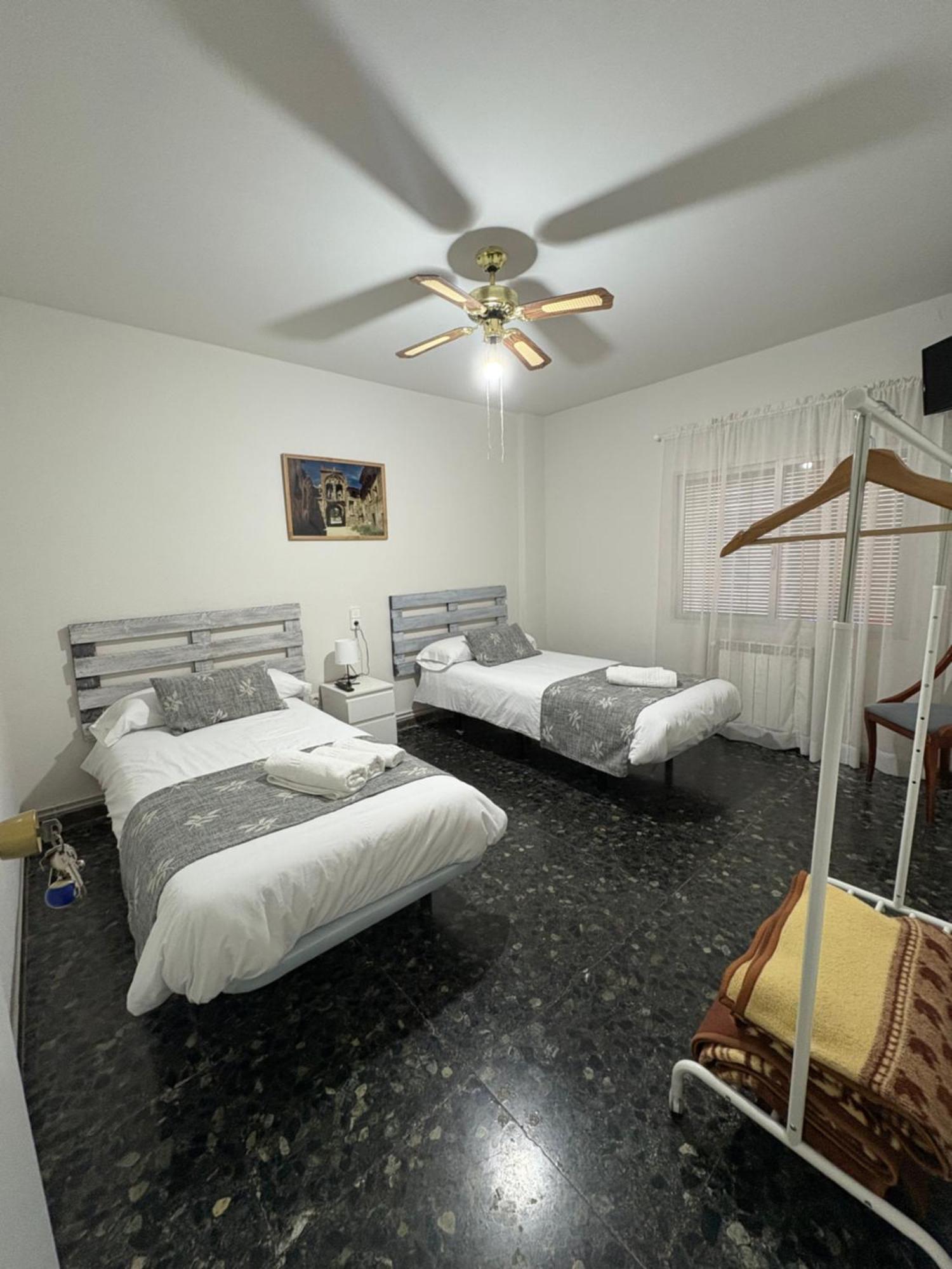 Hostal Pueblo Viejo Бельчіте Екстер'єр фото
